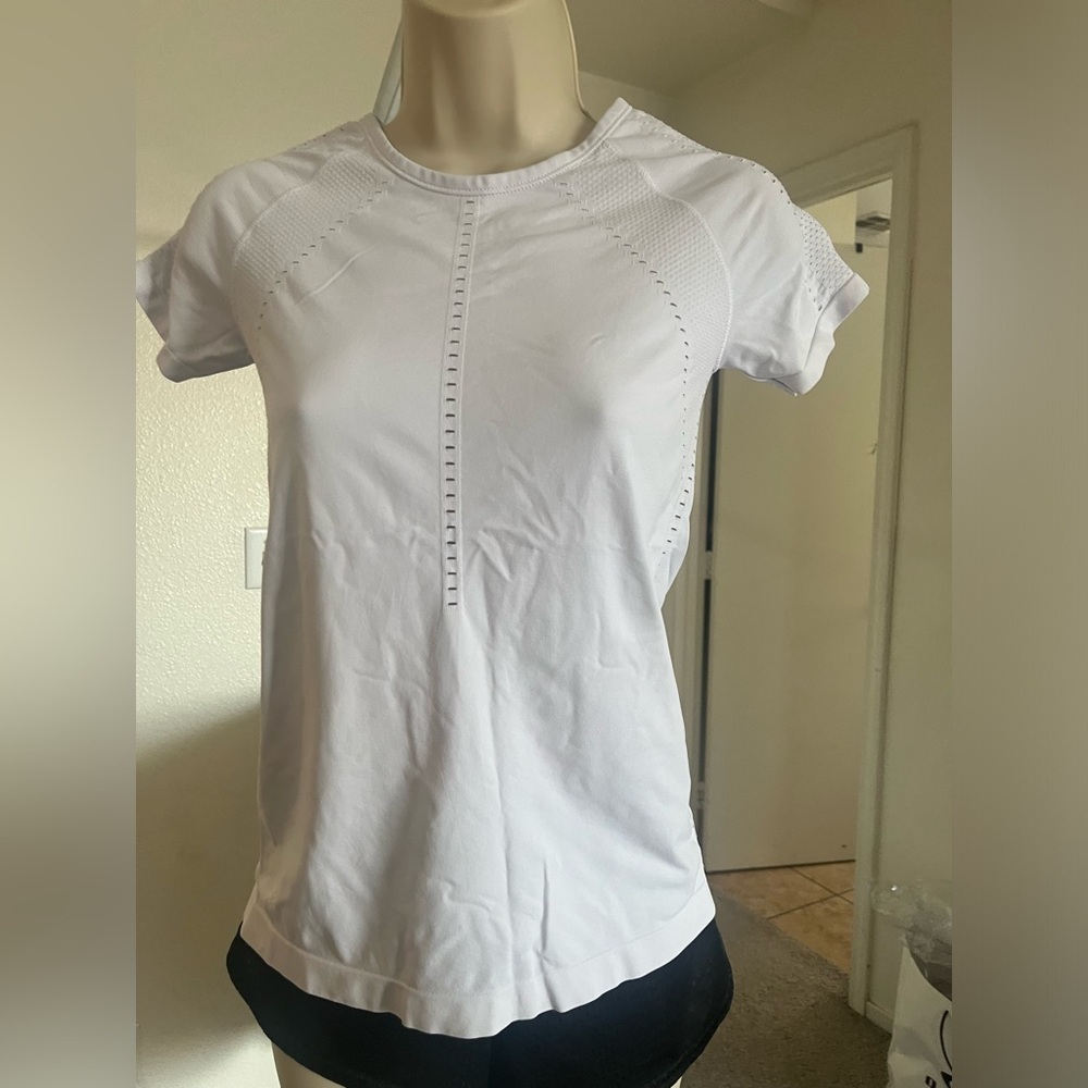 Athleta sports top- short sleeve XS